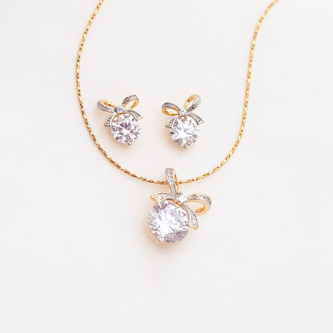 Rotu komplekts auskari un ķēdīte ar kulonu Diamond Shine