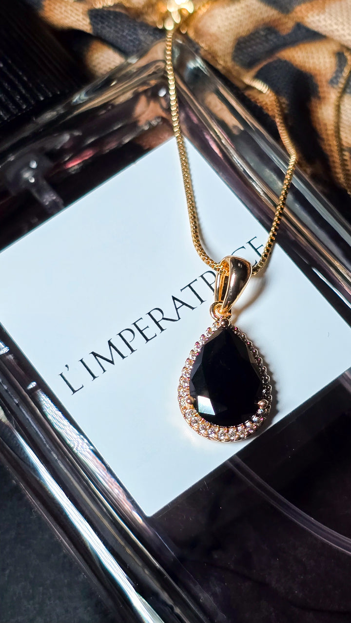 Kaklarota ar kulonu Tumšā Lāsīte