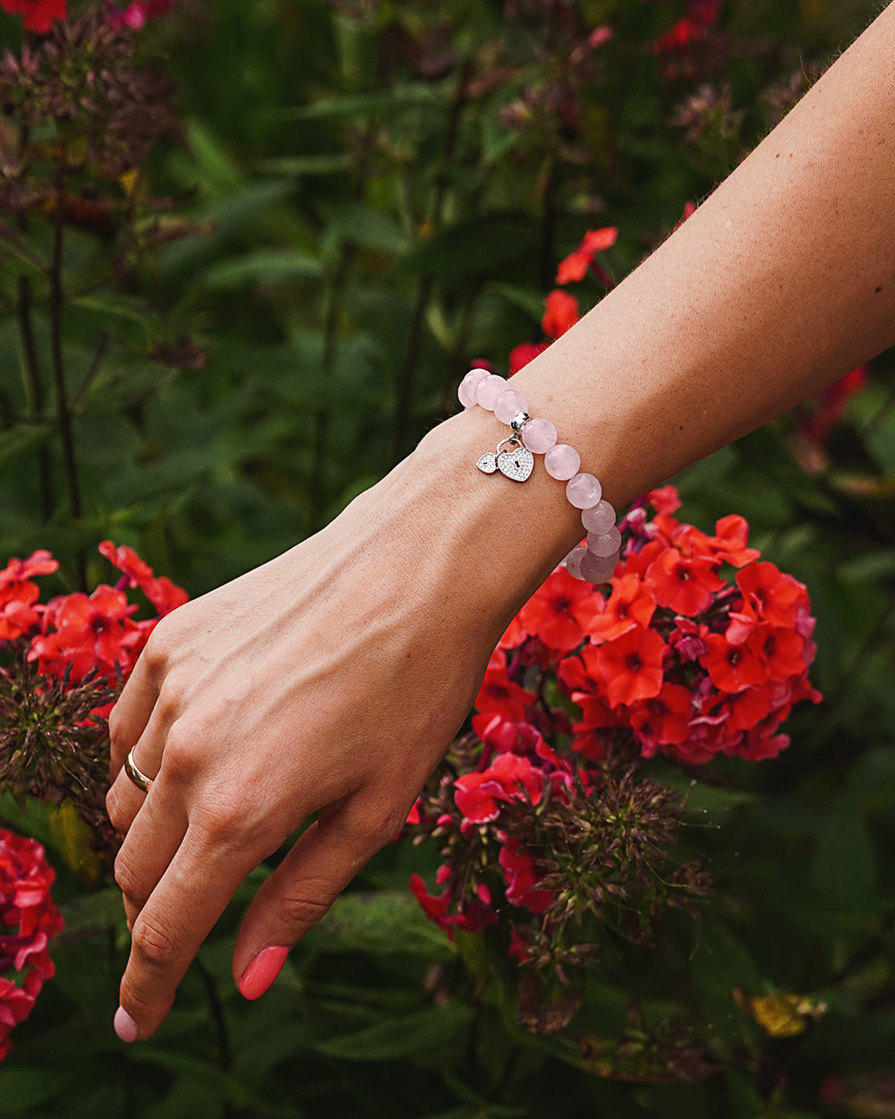 Rokassprādzes ar sirds slēdzeni