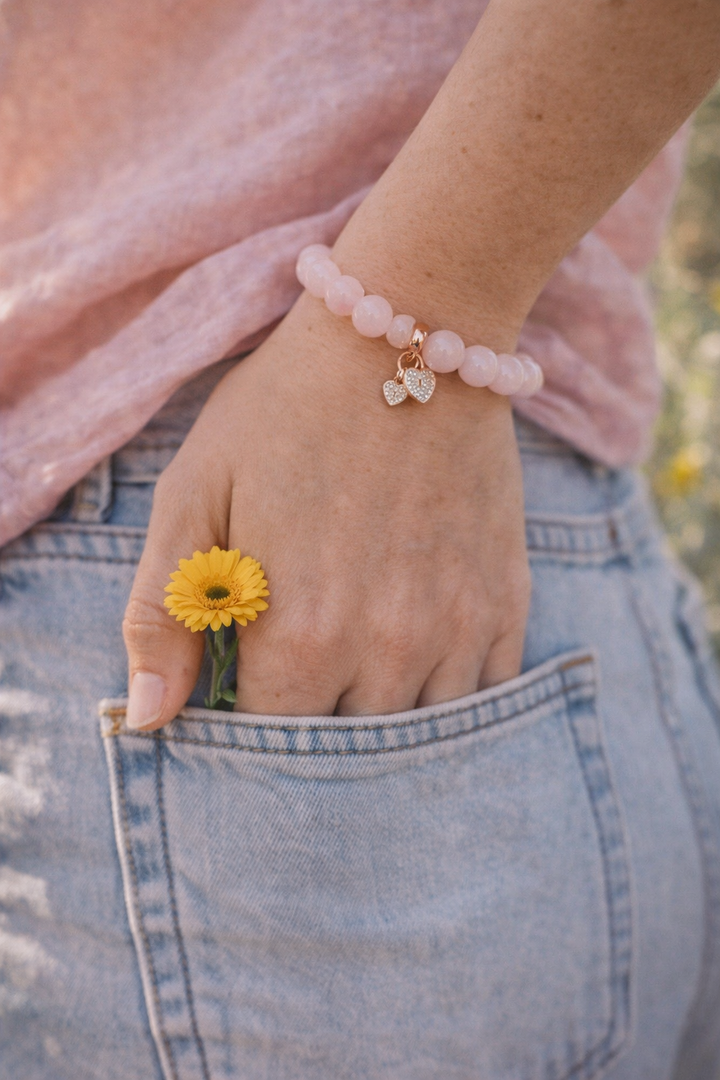 Rozā kvarca rokassprādze atver sirdi mīlestībai