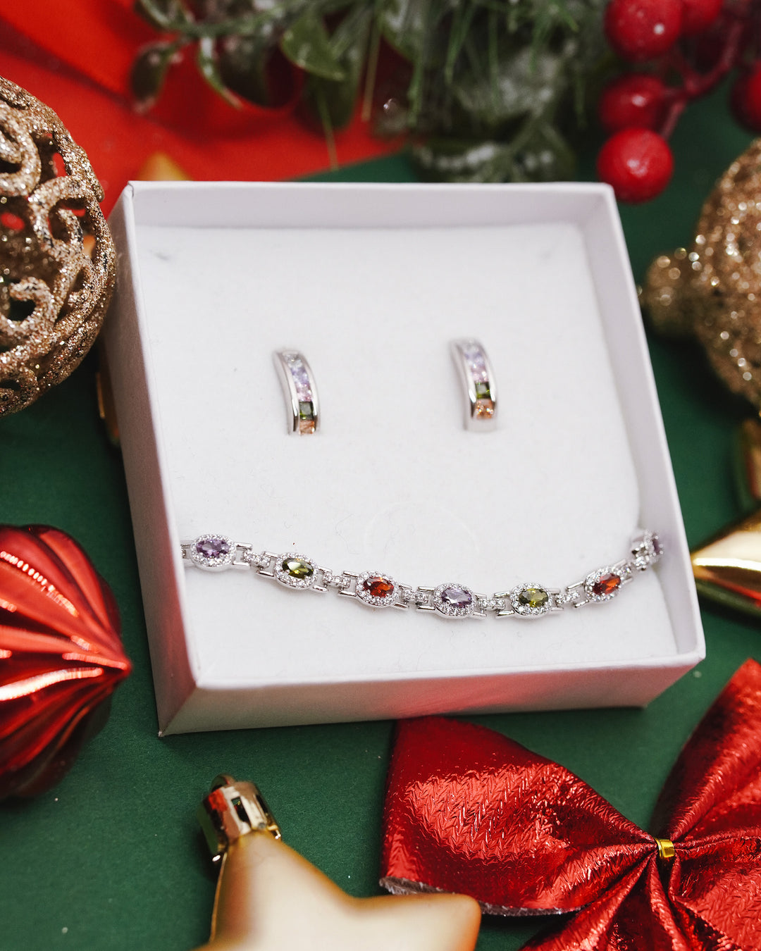 Komplekts rokassprādze un auskari Košums