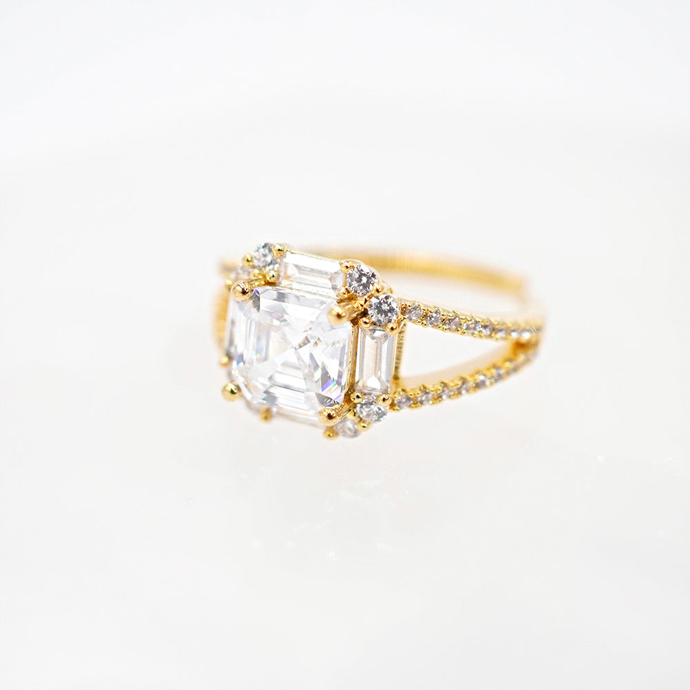 Gredzens ar kristāliem