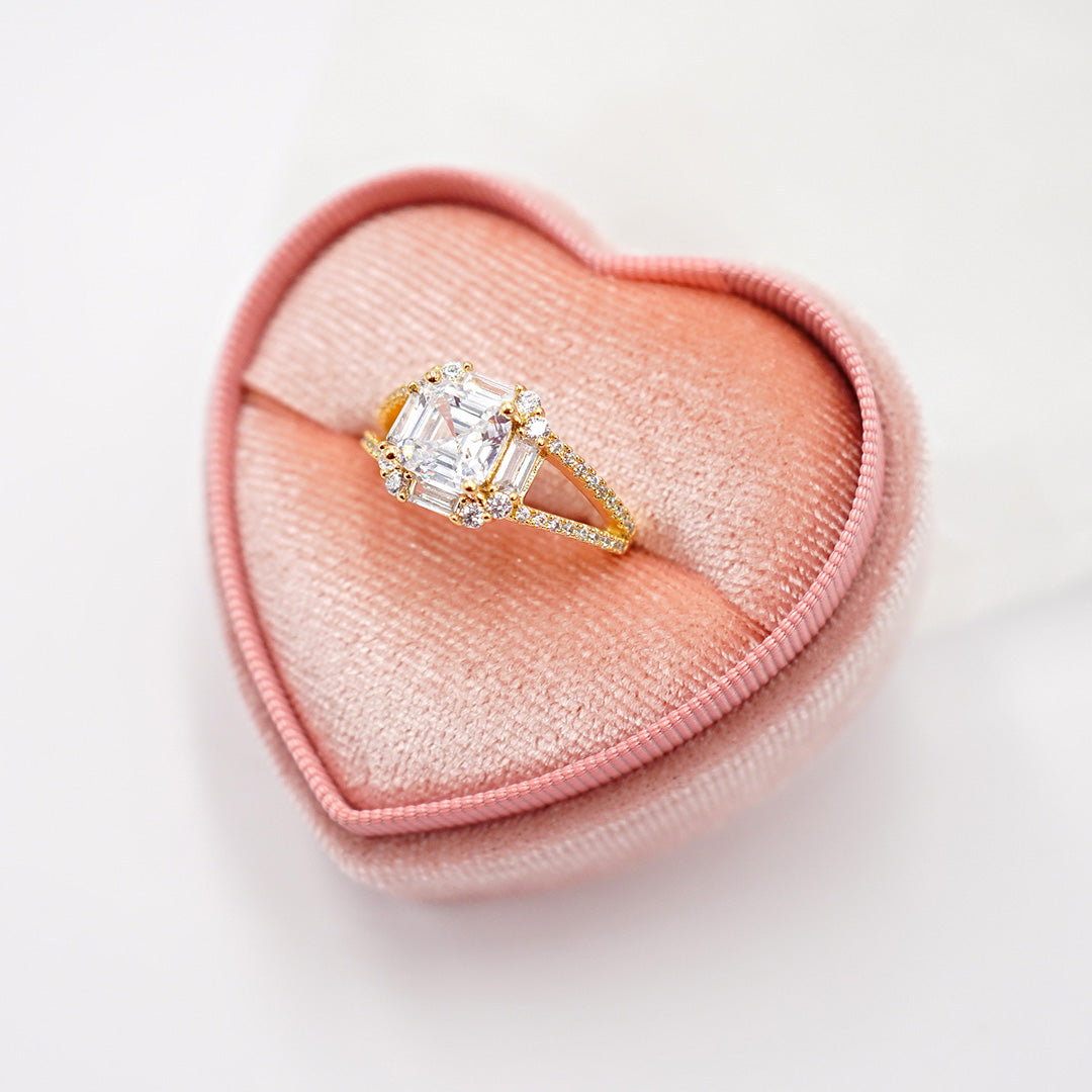 Gredzens ar kristāliem