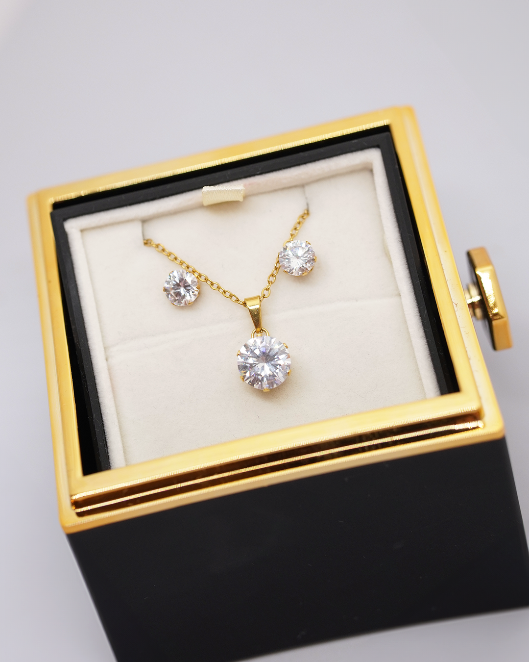 Mūžīgā roze ar komplektu White Star