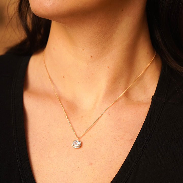 Kaklarota ar kulonu Mazā Zvaigzne