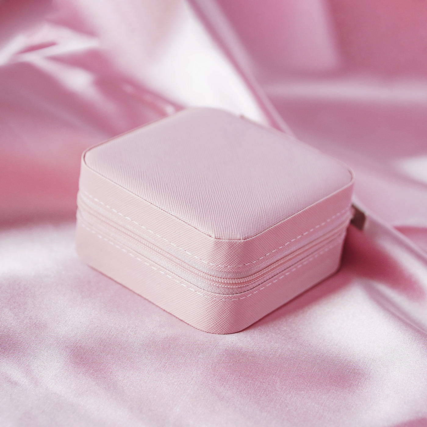 Rotaslietu kaste maza rozā krāsā