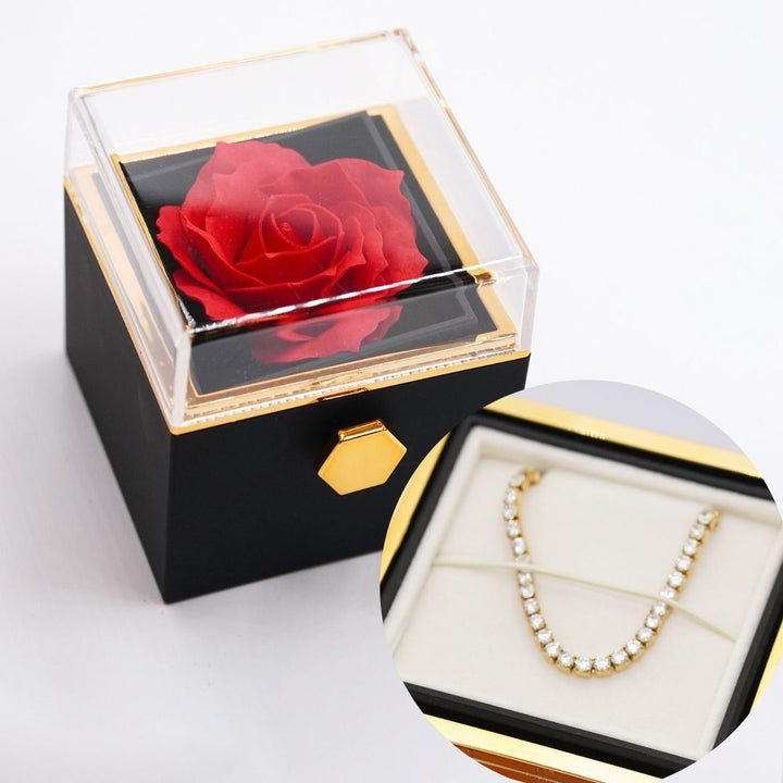 Mūžīgā roze ar balto rokassprādzi