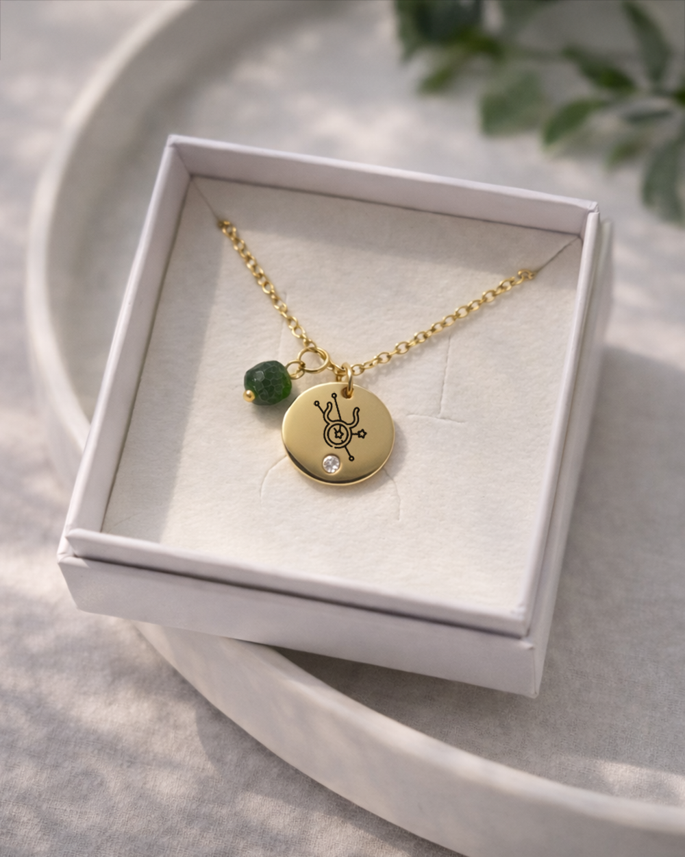 Kaklarota ar Zodiaka zīmi un dabīgiem akmeņiem