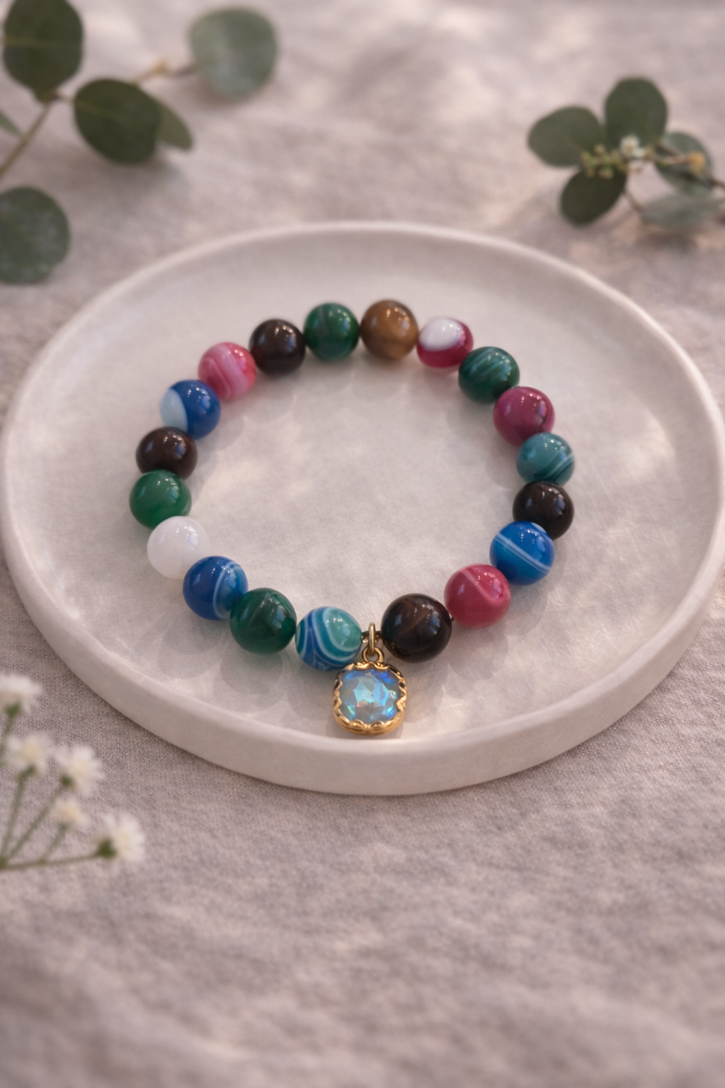 Krāsaina ahāta rokassprādze