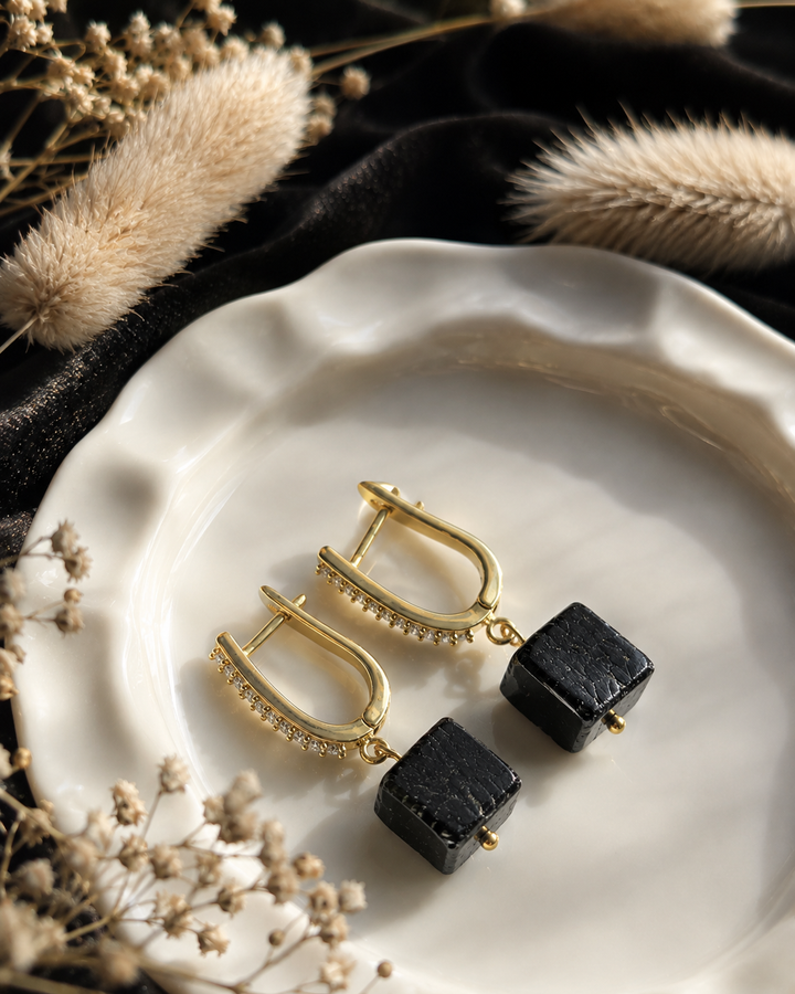 Turmalīna auskari aizsardzībai