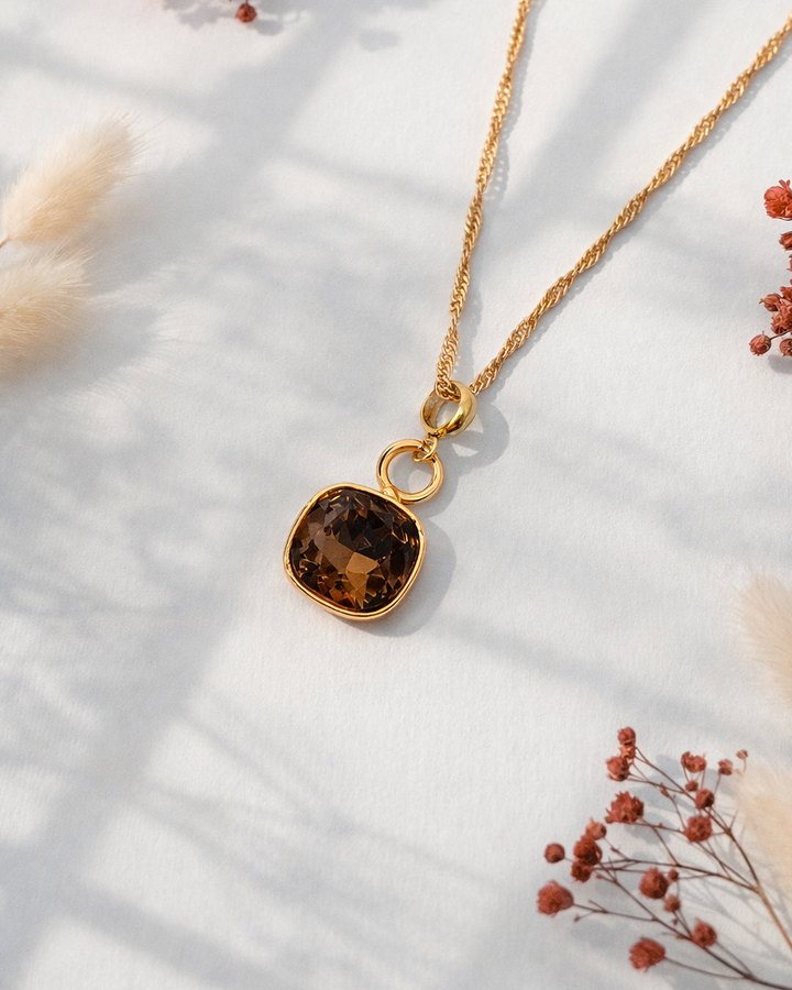 Kaklarotas vairākās krāsās