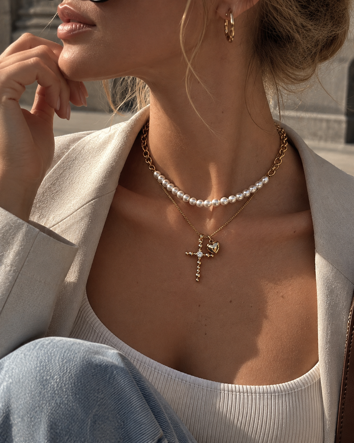 Amour Pearl pērļu kaklarota ar zelta toņa ķēdīti