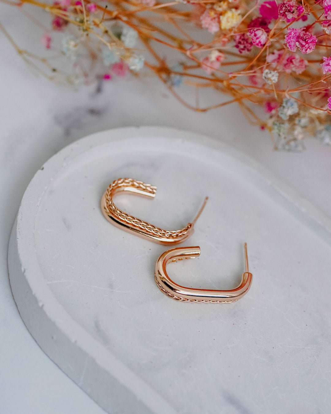 Klasiski ikdienas auskari sievietei