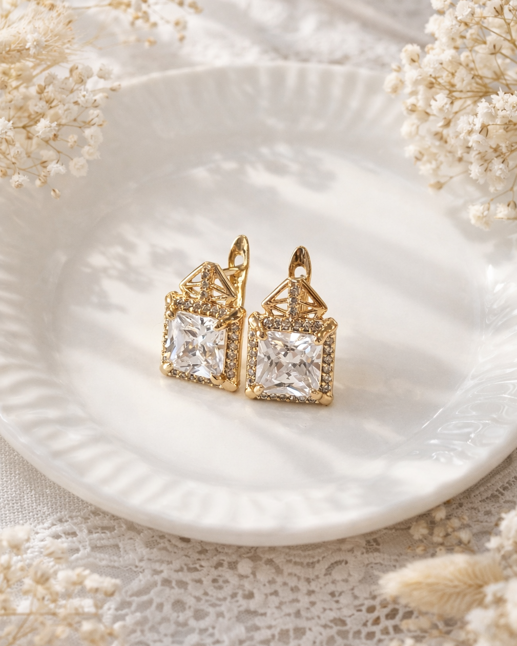 apzeltīti ausakri ar cirkoniju kvadrāta formas ar angļu aizdari