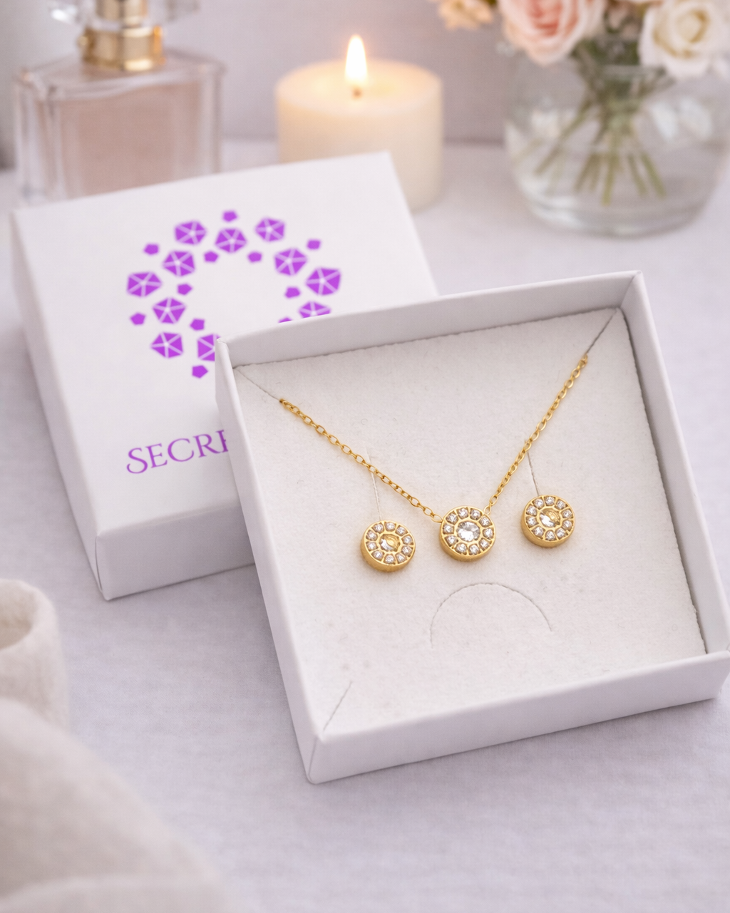 Kristālu auskari un kaklarota