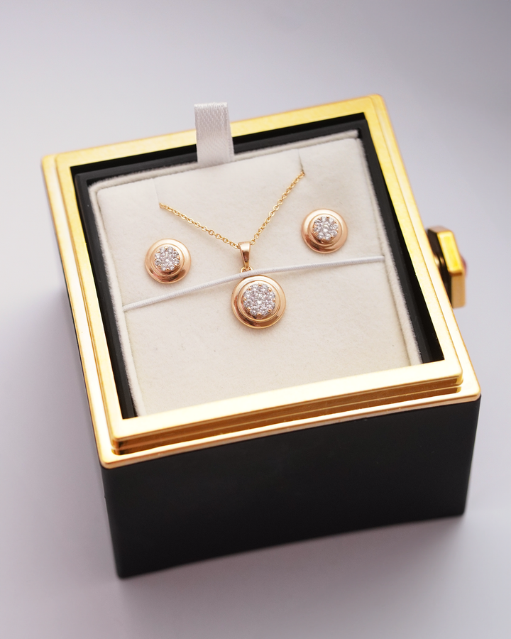 apzeltīts rotu komplekts