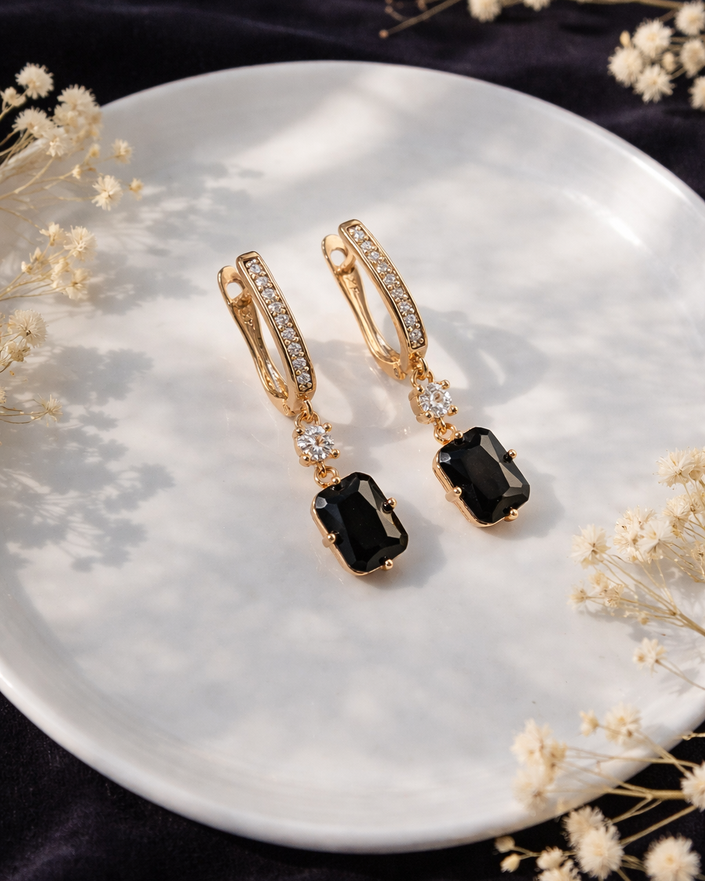 gari auskari ar melnu kristlu