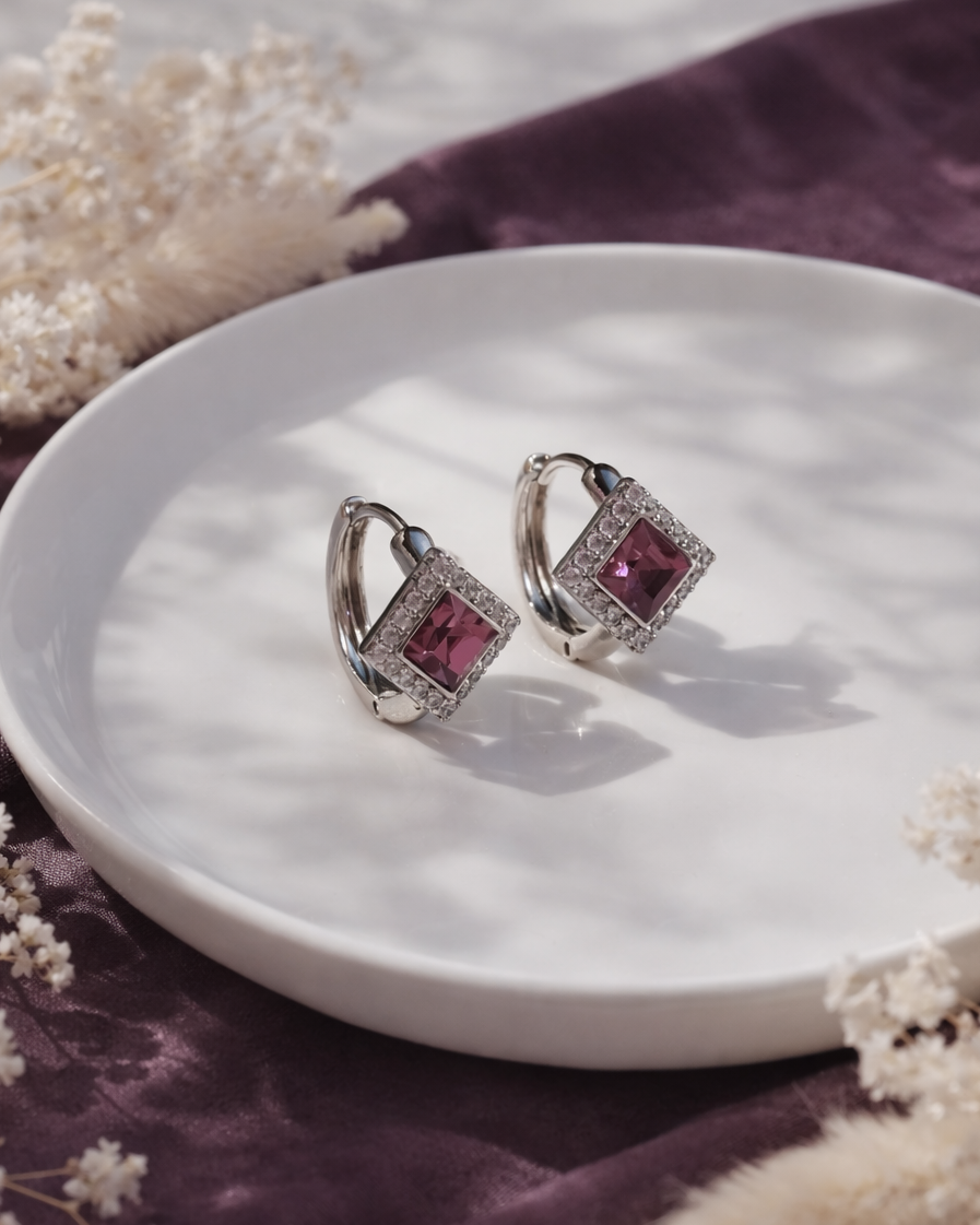 riiņķīša auskari sudraba krāsā ar romveida kristālu violetā krāsā