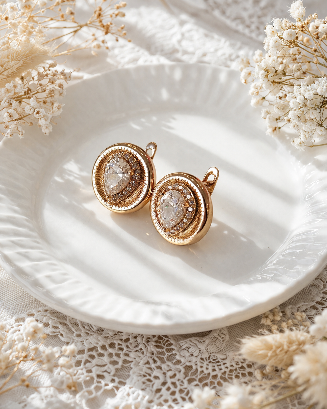 apalas formas auskari ar lāsītes kristālu angļu aizdari apzeltīti auskari sievietei