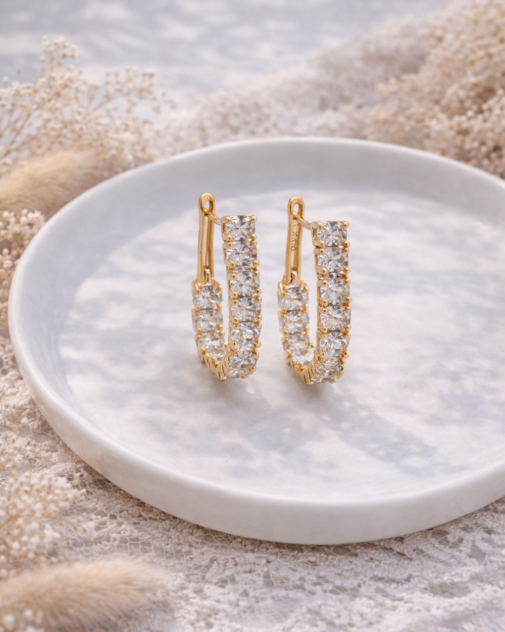 apzeltīti auskari sievietēm