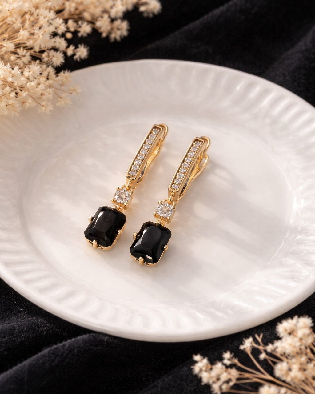 auskari ar melnu kristālu angļu aizdar