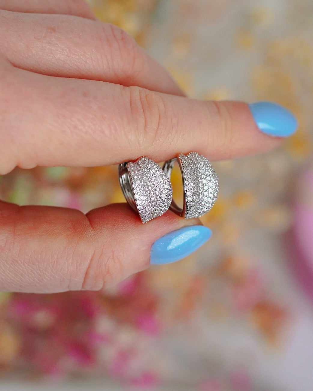 Dāvana draudzenei svētkos