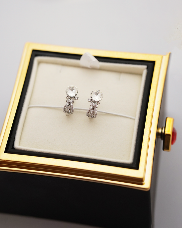 Mūžīgā roze ar auskariem - vairāki varianti