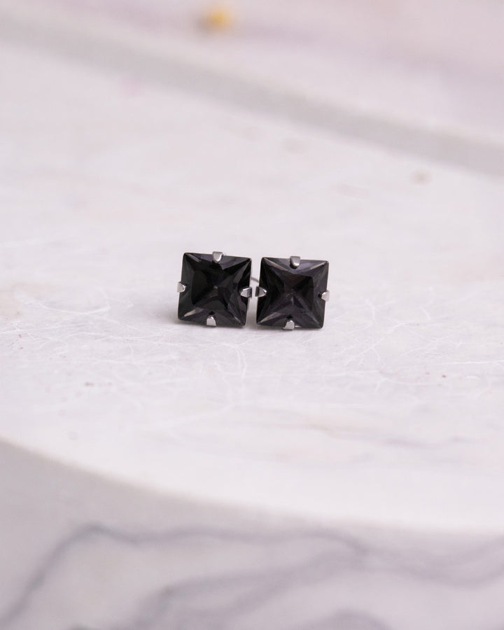 Nagliņu auskari dažādās krāsās