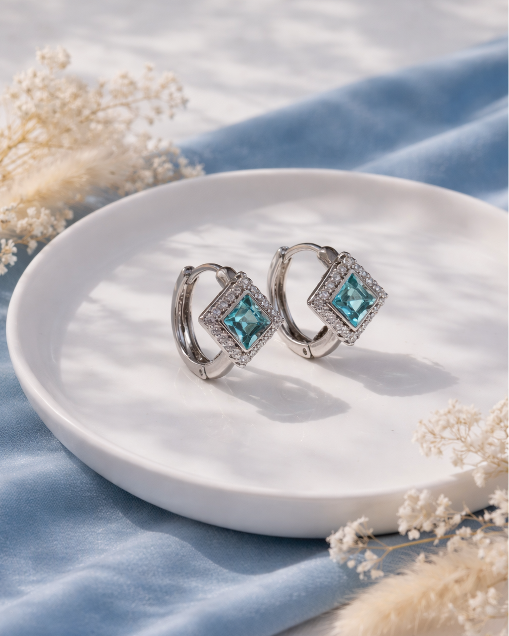 auskari sudraba krāsā ar kristāliem