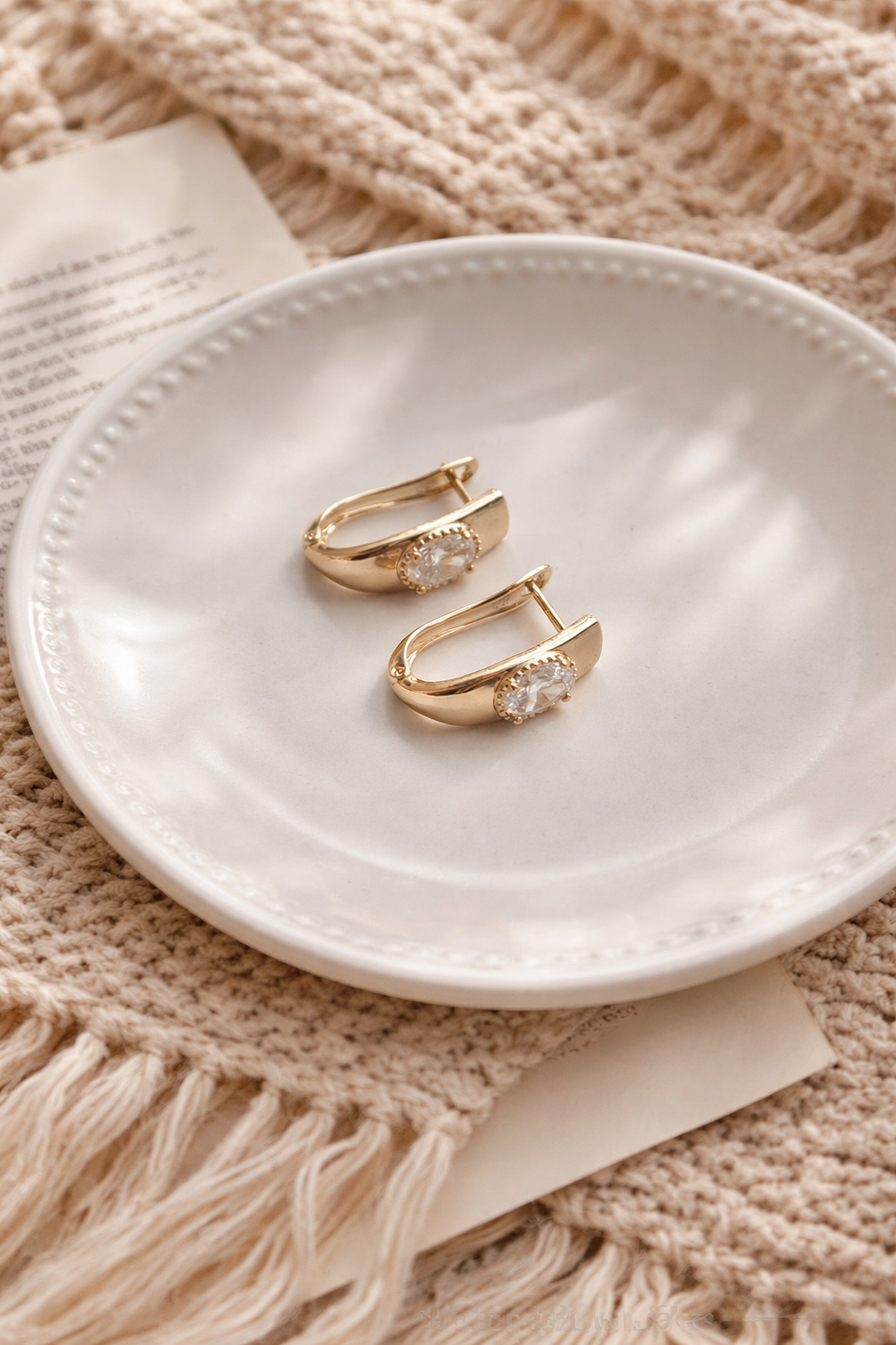 anglu aizdares auskari ar kristalu