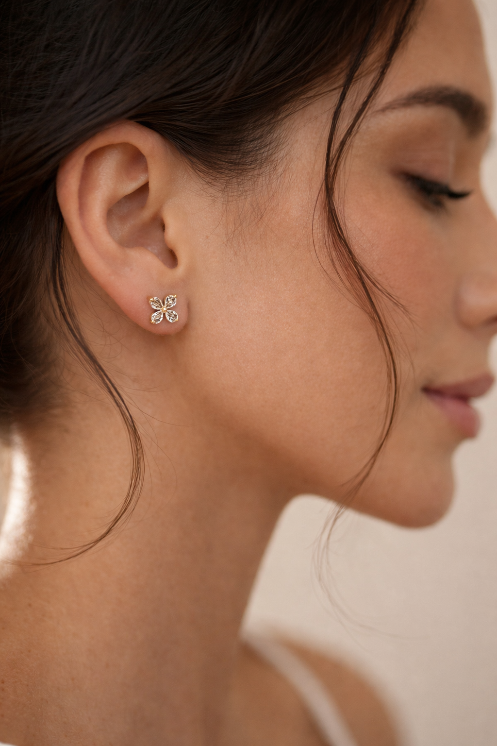 nagliņu auskari ar ziedu