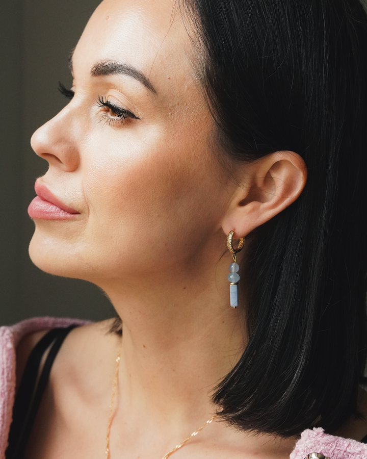 Okeāna toņu ahāta auskari elegantam tēlam