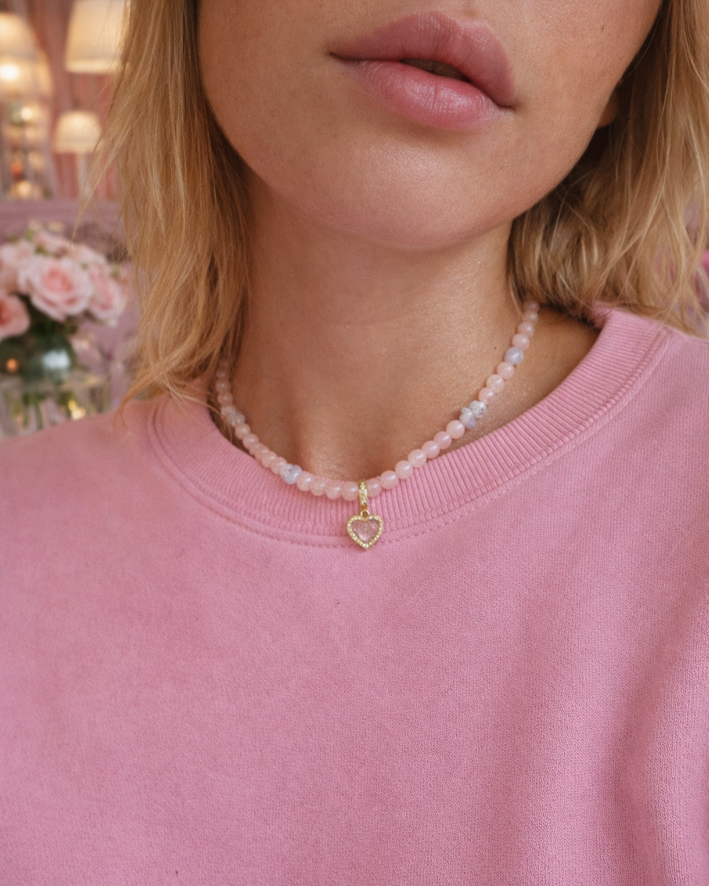 kaklarota čokers no rozā kvarca ar sirdi