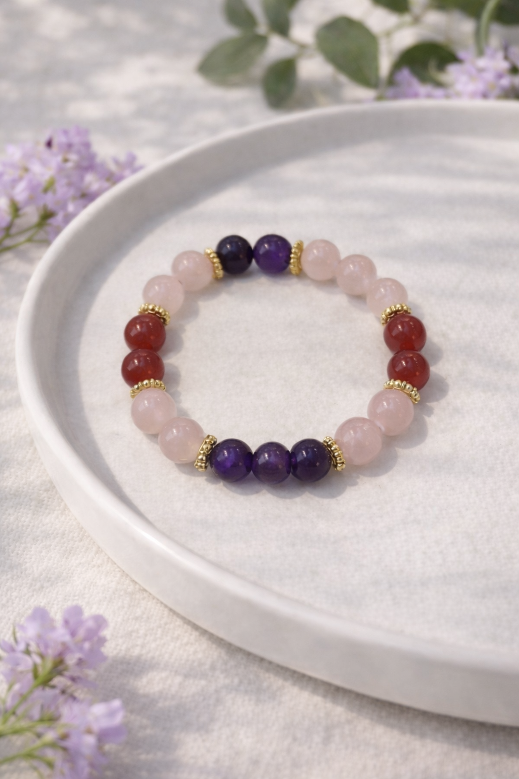 Rozā kvarca, ametsta un karneola 10mm dabīgā akmnes rokassprādze ar zelta krāsas elementiem