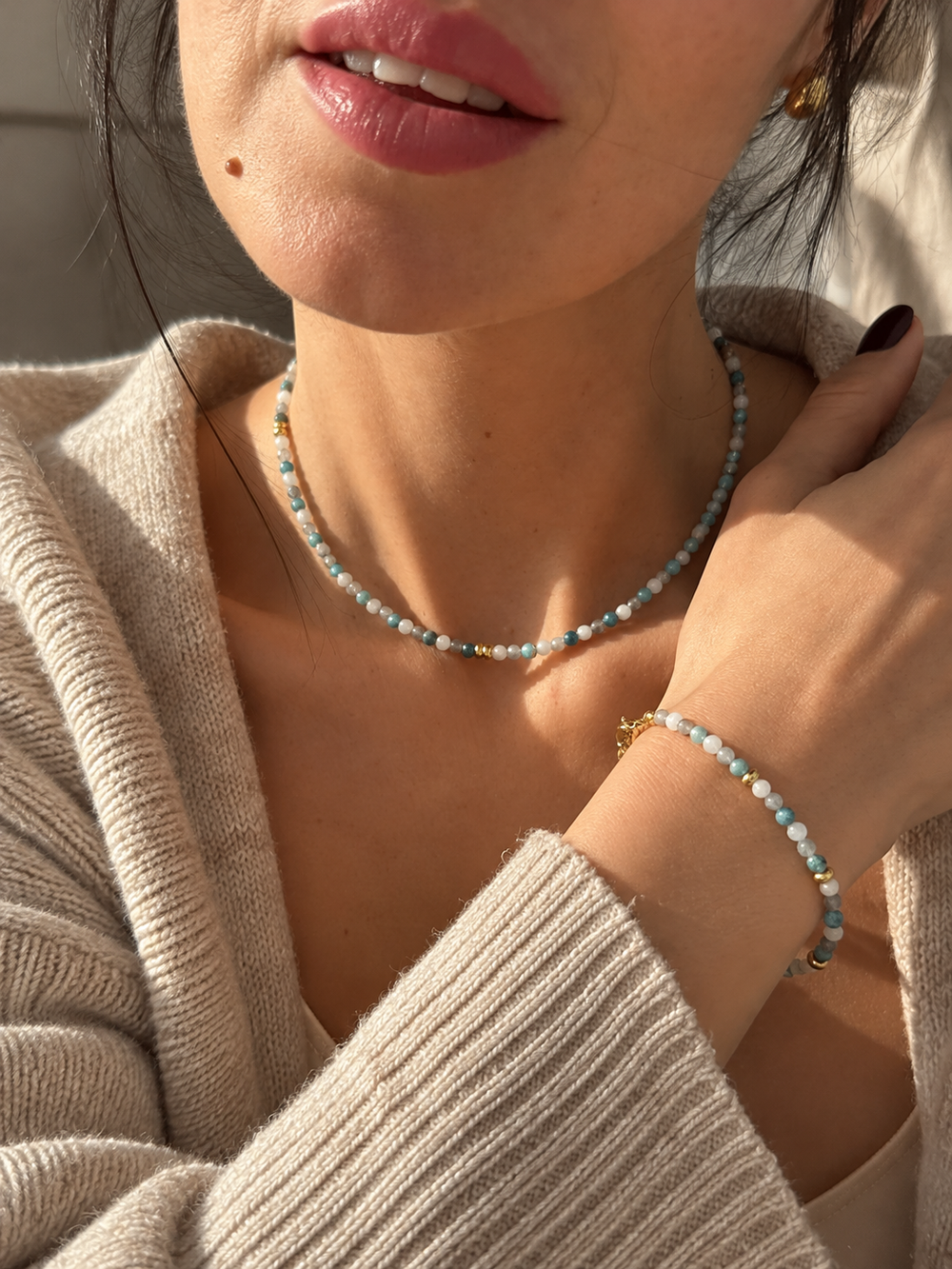 Eleganta sieviešu rokassprādze no apatīta, labradorīta un mēnessakmens ar regulējamu aizdari, izmērs 15–19 cm