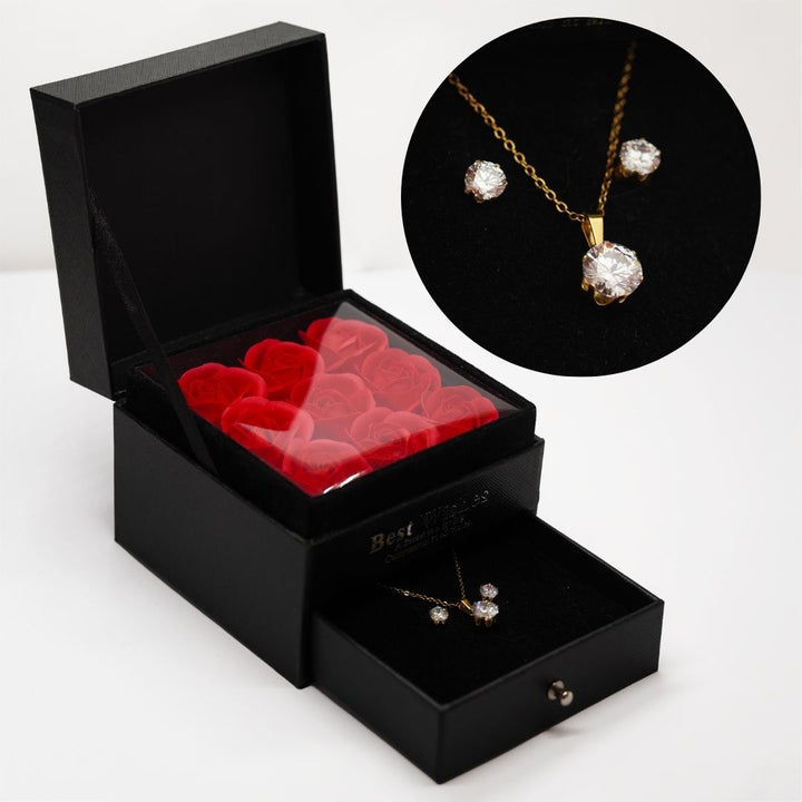 dāvanu kaste ar rotu komplektu