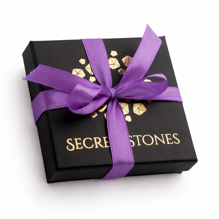 Dāvanu kastīte ar lentīti līdz 8x8x2 cm