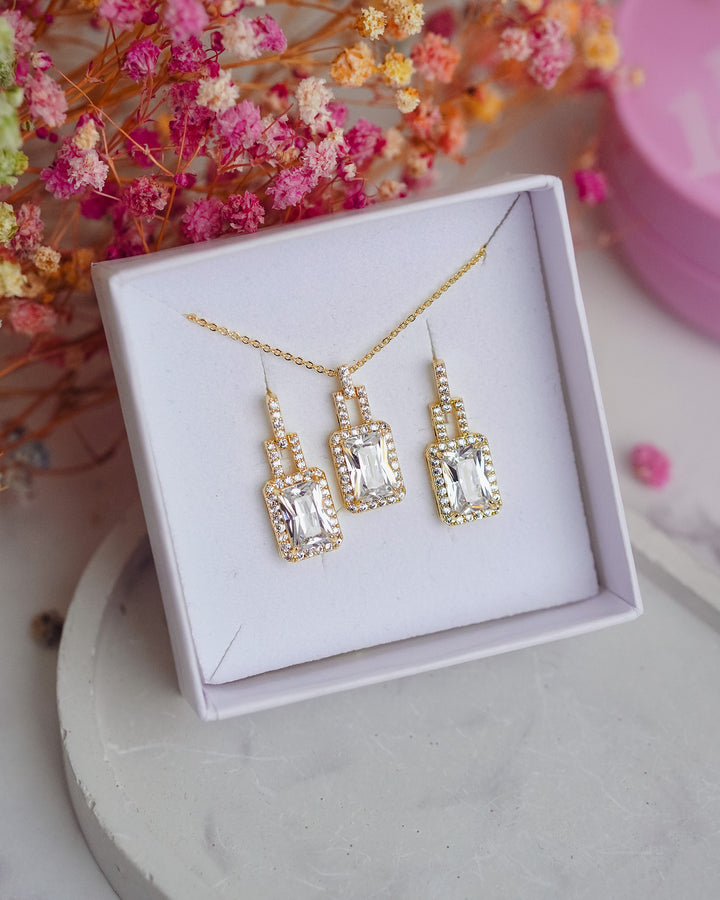 Rotu komplekts auskari un kaklarota