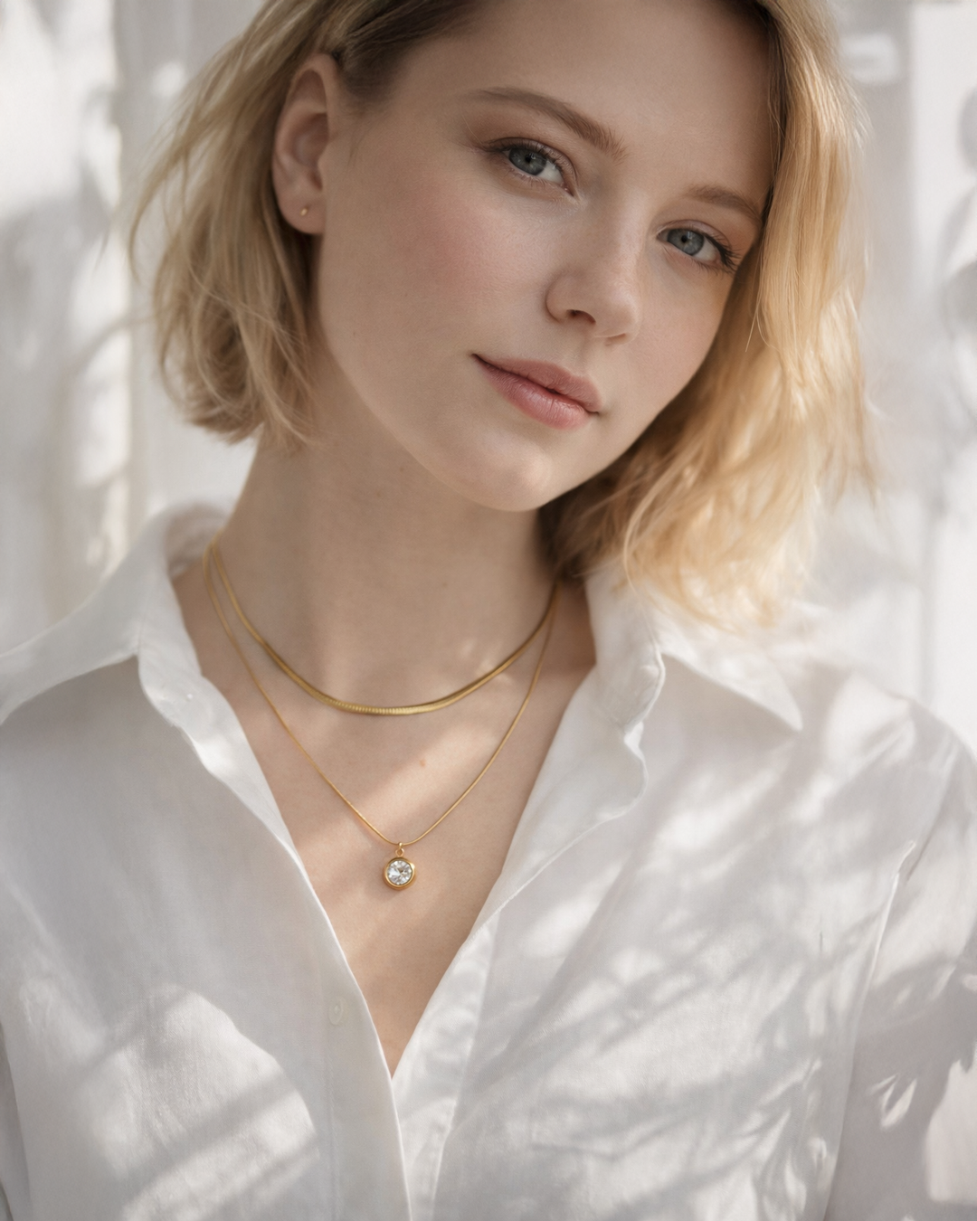 divas kaklarotas komplektā