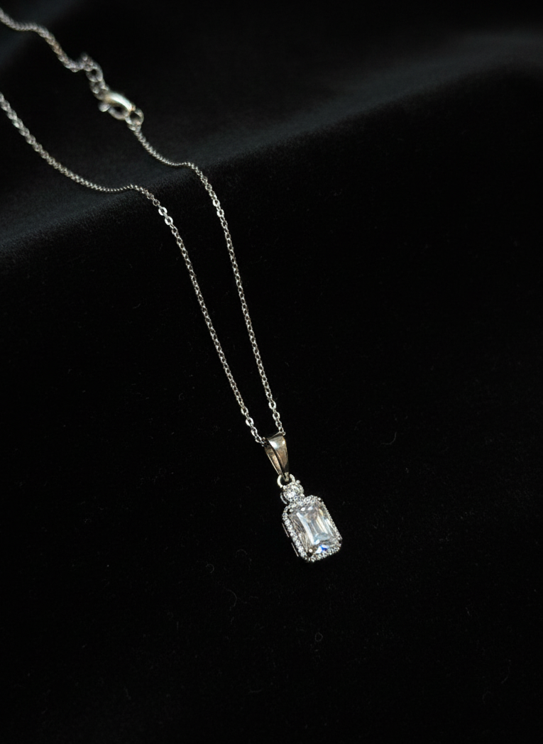 kaklarota sudraba krāsā