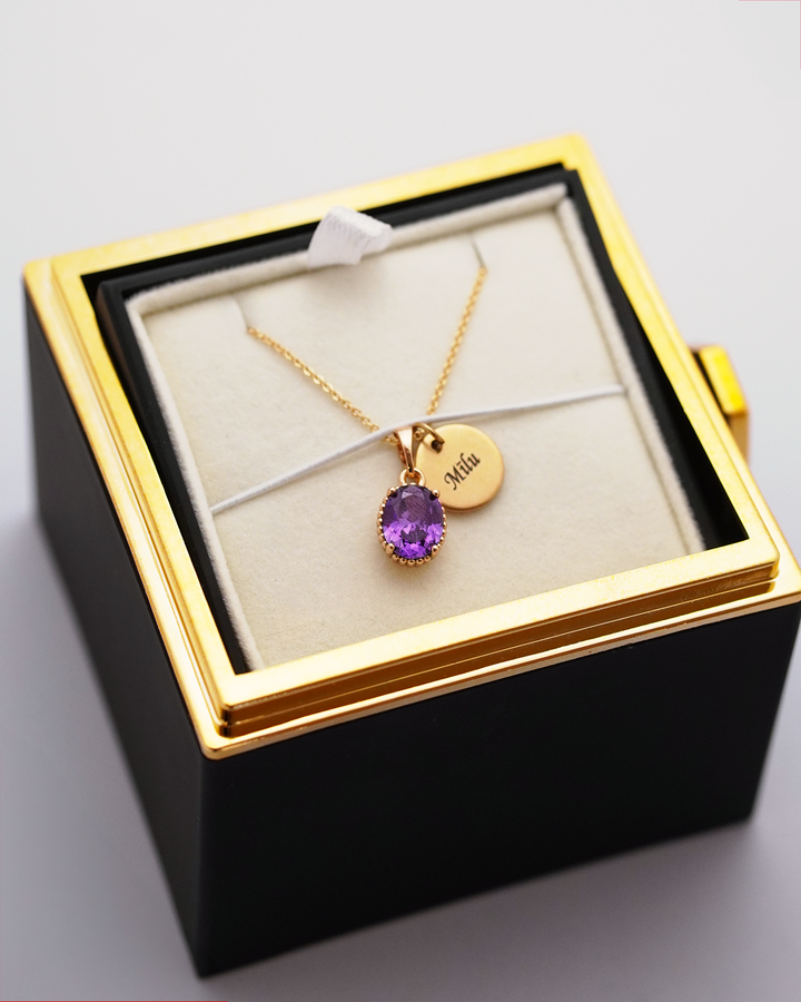 kaklarota ar gravējumu mīlu