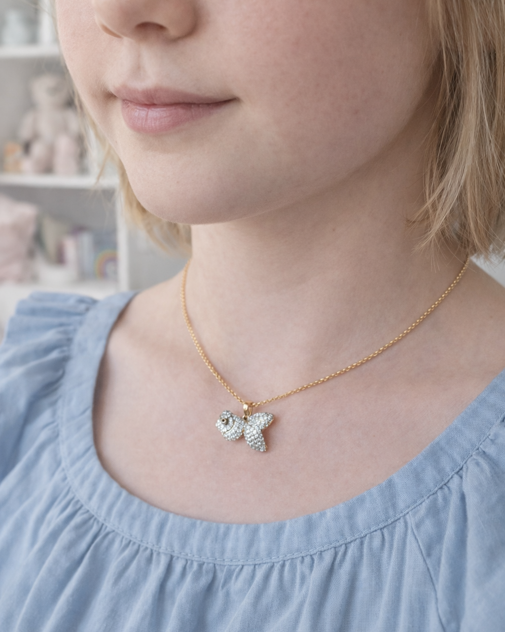 kaklarota bērniem ar kulonu