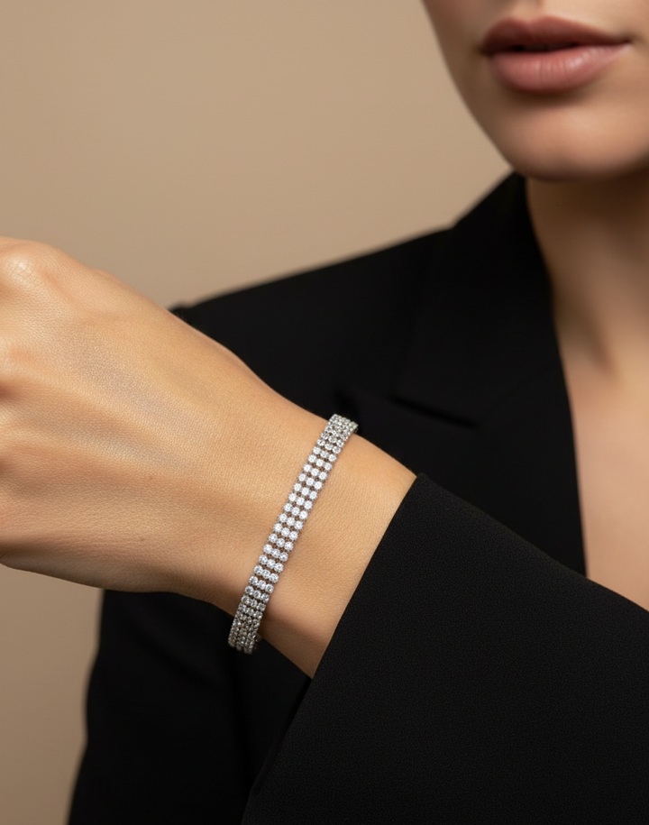 Baltu kristālu rokassprādze