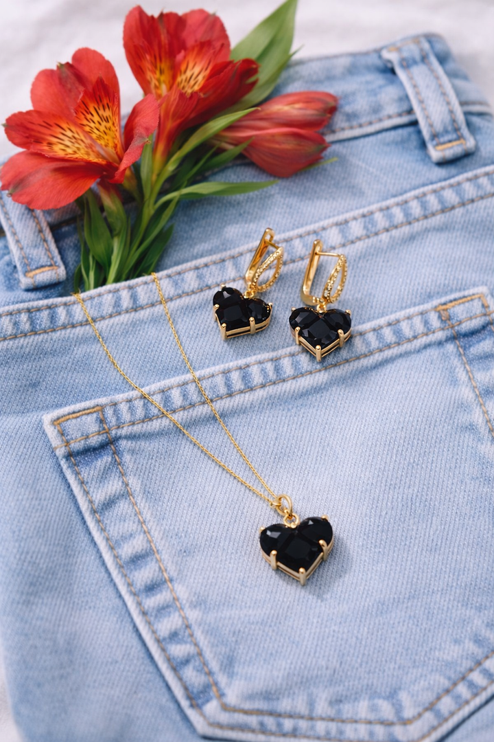 Sirds formas auskari ar kaklarotu