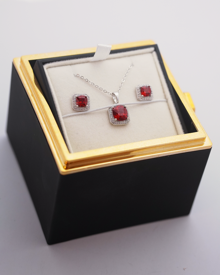 sarkans rotu komplkekts sudraba krāsā