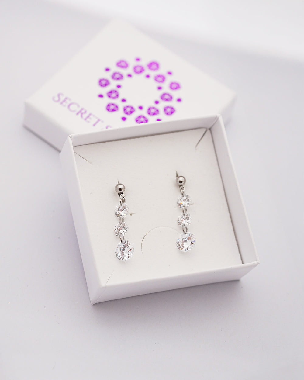 Auskari sudraba krāsā