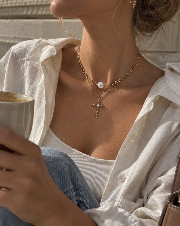 Pearl Muse pērļu kaklarota ar zelta toņa ķēdīti