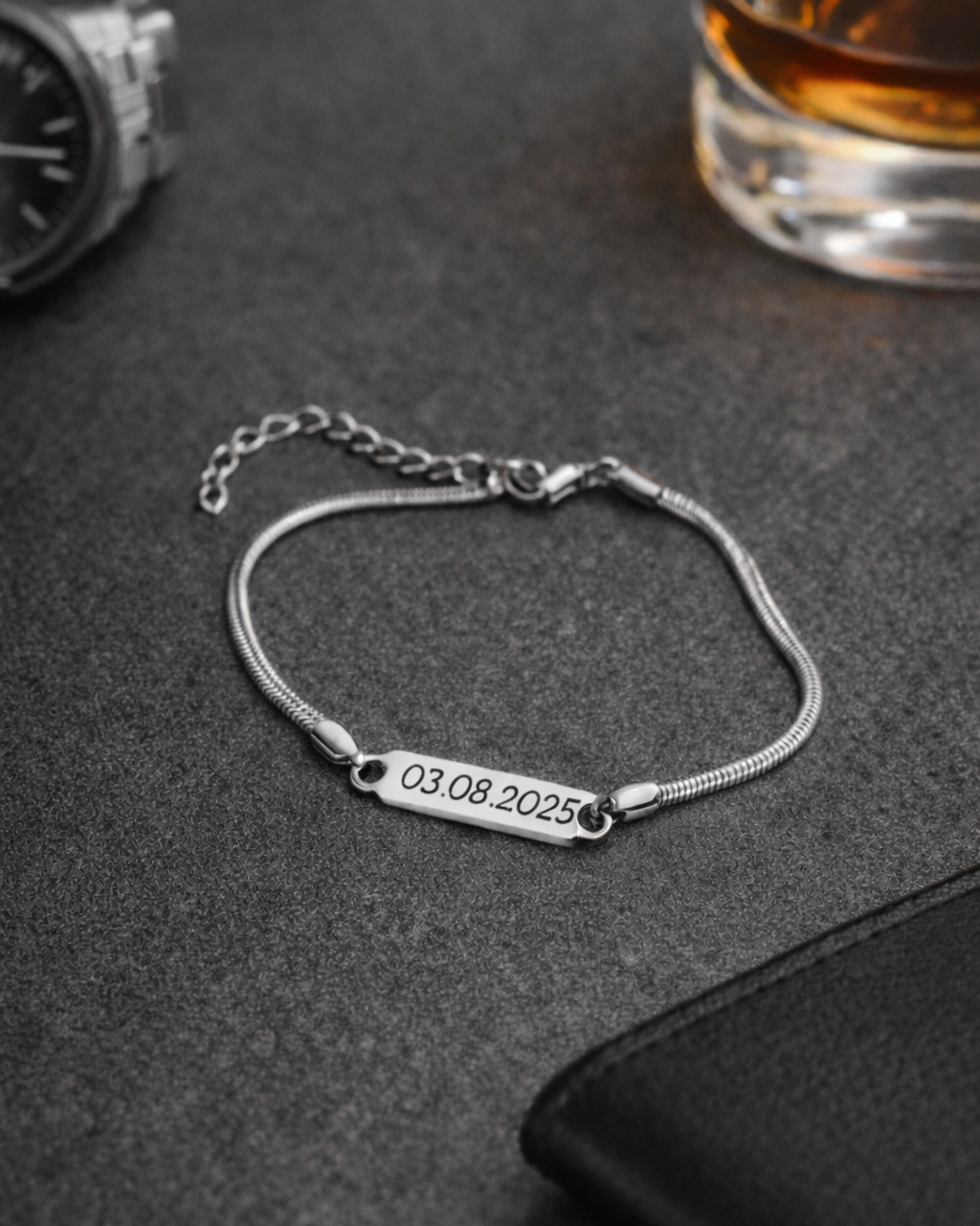 rokassprādze ar gravējumu puisim