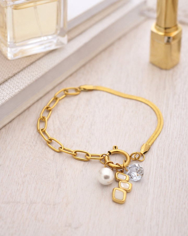 rokassprādze ar maināmiem piekariņiem