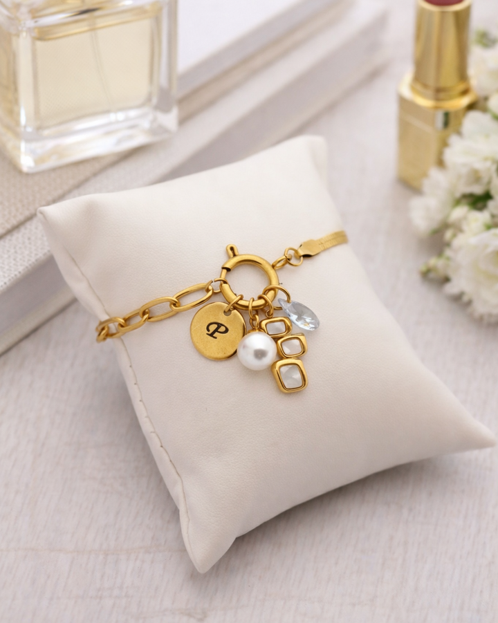 rokassprāze ar maināmiem charm piekariņiem